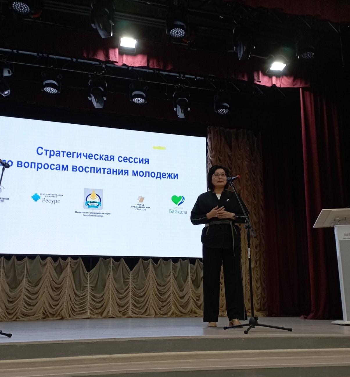 3 ноября на базе образовательного центра «Асториум» Байкальского колледжа туризма и сервиса состоялась стратегическая сессия по вопросам воспитания молодежи для руководителей ССУЗов Республик